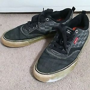 Levi's Grey and black low top shoes